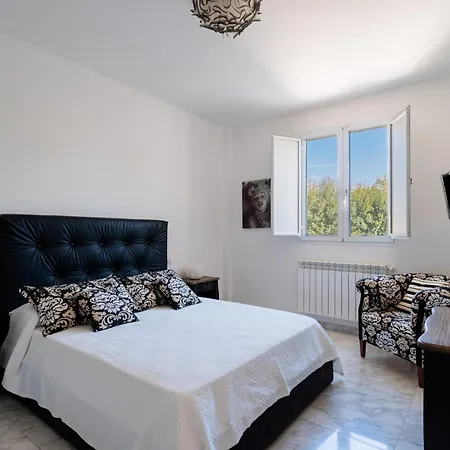 Livia - Rosso Terra Villa