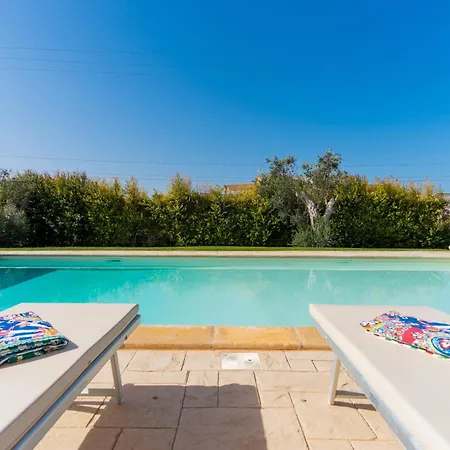 Livia - Rosso Terra Villa