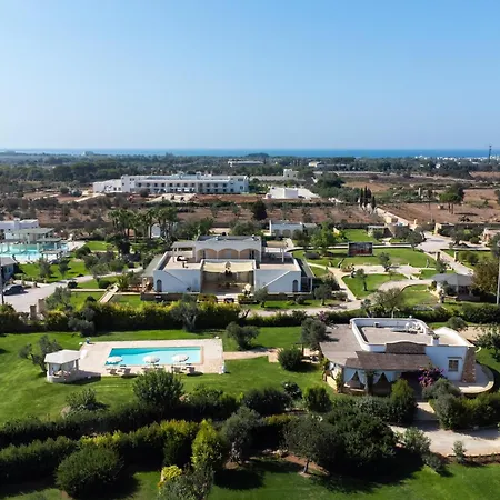 Livia - Rosso Terra Villa *